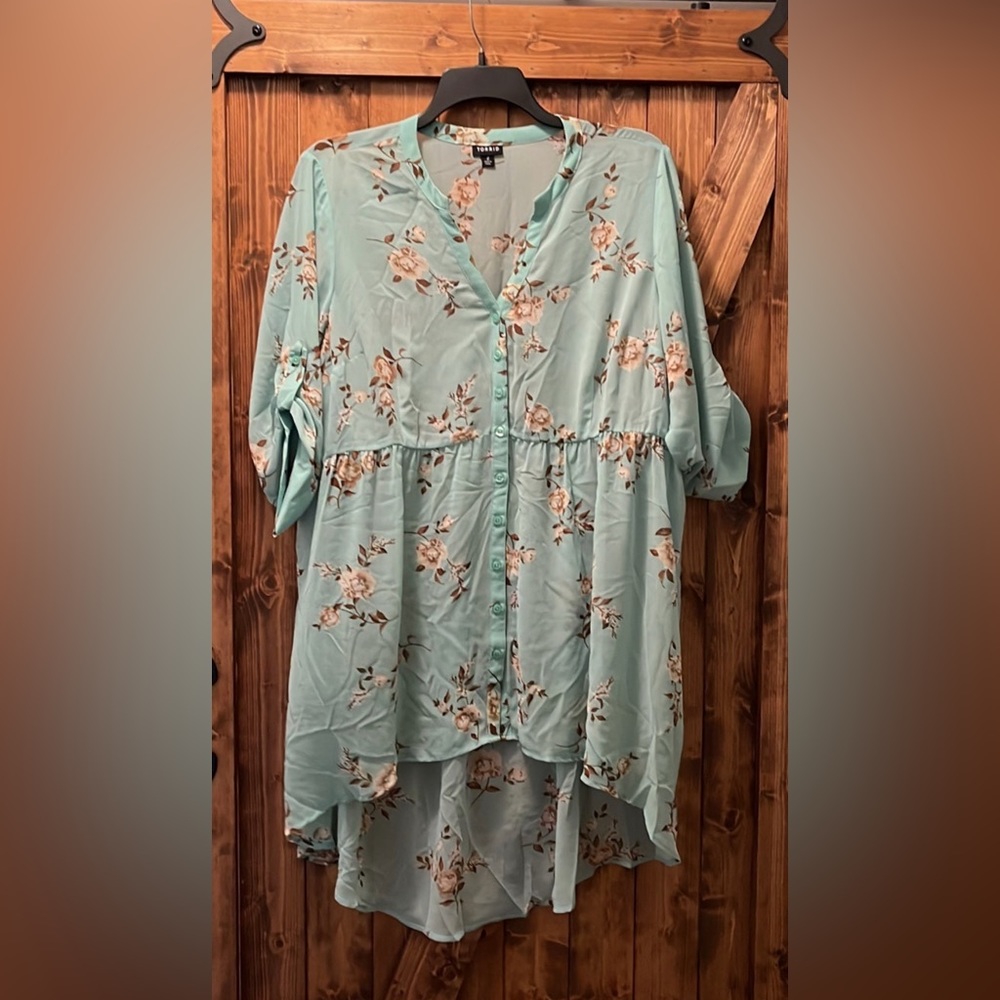 Torrid, Floral/teal, High-low blouse, Size 2.